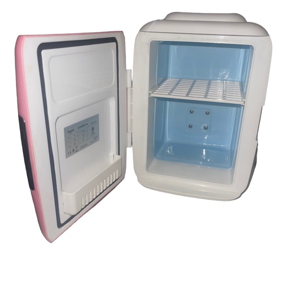 Skin Care Fridge by Cooluli - Picture 2 of 5